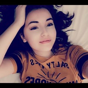 Meet your Posher, Carlee